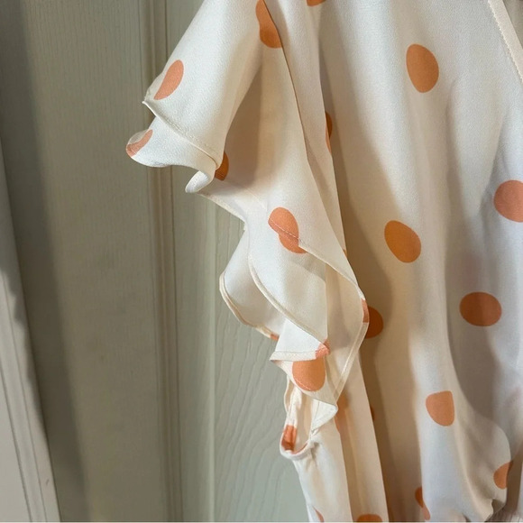 Lauren Conrad flutter sleeve midi dress. Size 3X. Light peach with large circles - Picture 4 of 8